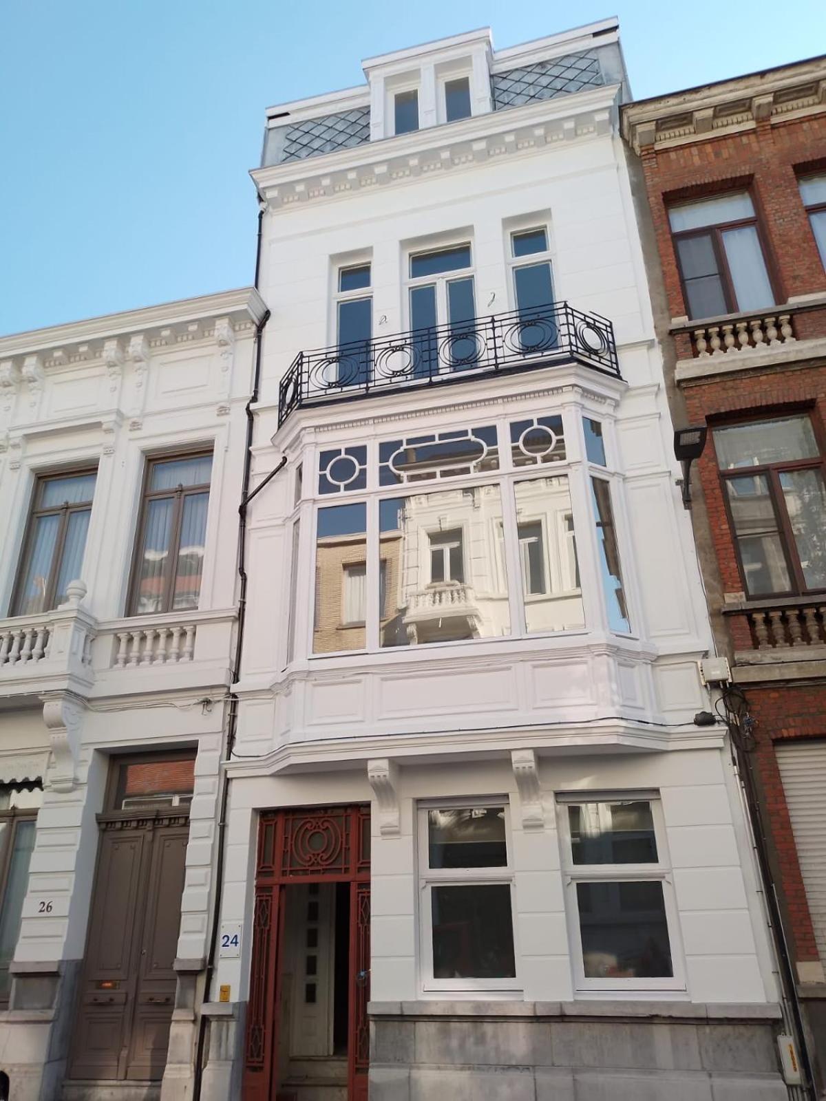 Apartment In Artist's Gallery